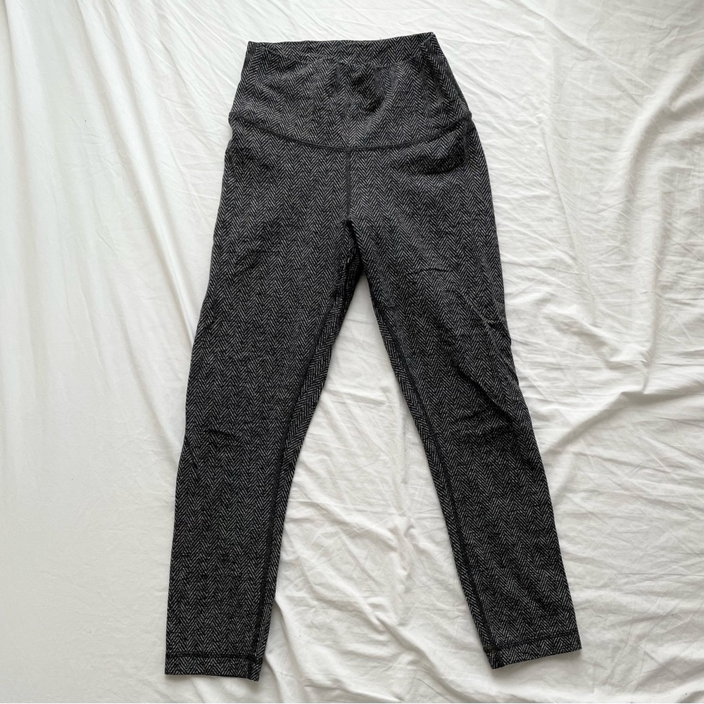 Lululemon gray herringbone cropped leggings Size 6